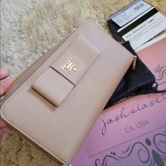 Prada long wallet - Picture 2 of 8